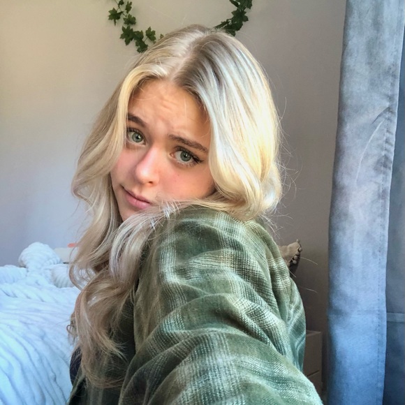 Meet your Posher, Edie - Picture 1 of 7